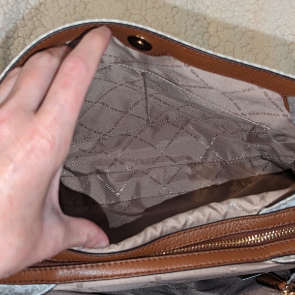 Michael Kors purse - Picture 11 of 12